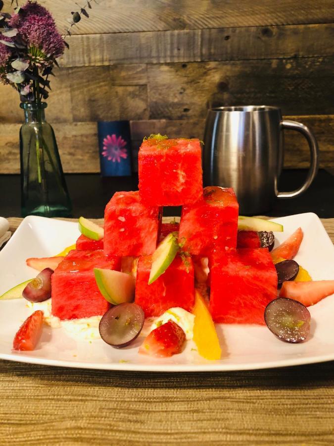 Sea Street Inn 하이니스 포트 외부 사진